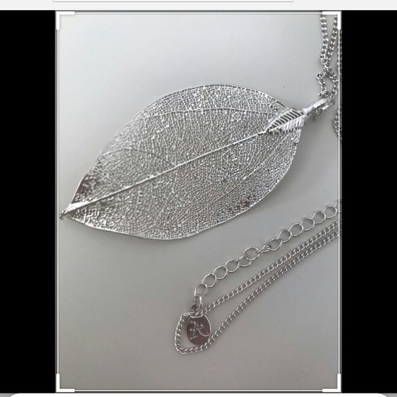 Jewelry - Silver leaf necklace